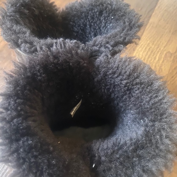 Girls Ugg boots - Picture 2 of 6